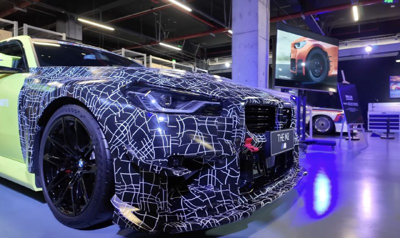 Редкие шпионские фотографии BMW M2 Track Package 2026 на недавно прошедшем BMW M
