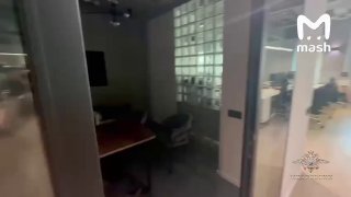 Главу подпольного онлайн-казино задержали в Петербурге: бывшая букмекерская контора нелегально работала четыре года.По данным Mash, в офисе организатора Сергея Лагутенко прошли обыски. Помимо него на допрос повезли всех топ-менеджеров компании. Букмекерска