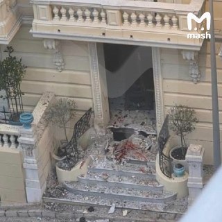 Три человека пострадали, двое из них госпитализированы в тяжелом состоянии в результате взрыва в Монако — неизвестный оставил рюкзак на улице и скрылся, его ищут.ЧП произошло на улице Reverend-Pere-Louis-Folla. Неизвестный мужчина сбросил рюкзак на тротуар