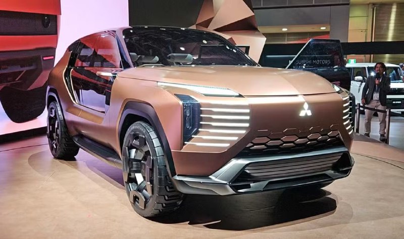 Mitsubishi Elevance — кроссовер будущего с четырьмя моторами