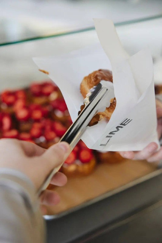 Вчера посетили вечеринку COFFEE WITH LIMÉ в Санкт-Петербурге. Получив приглашение я была счастлива как ребенок. Потому что было одно заветное желание в писке на 2024 — это работа с LIME. Мероприятие было организовано от и до. Лучшая локация, теплые люди, вкусная еда и ахуенная музыка.Вчера посетили вечеринку COFFEE WITH LIMÉ в Санкт-Петербурге. Получив приглашение я была счастлива как ребенок. Потому что было одно заветное желание в писке на 2024 — это работа с LIME. Мероприятие было организовано от и до. Лучшая локация, теплые люди, вкусная еда и ахуенная музыка.