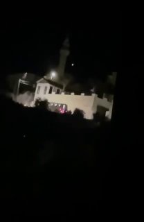כוחות ישראל עוצרים פלסטיני במהלך תקיפה על שכונת חרש אל סעדה, ממערב לג'נין.