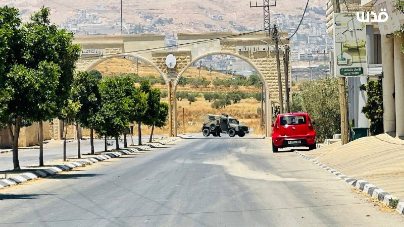 כוחות הכיבוש סוגרים את הכניסה לעיירה בית פוריק ממזרח לשכם