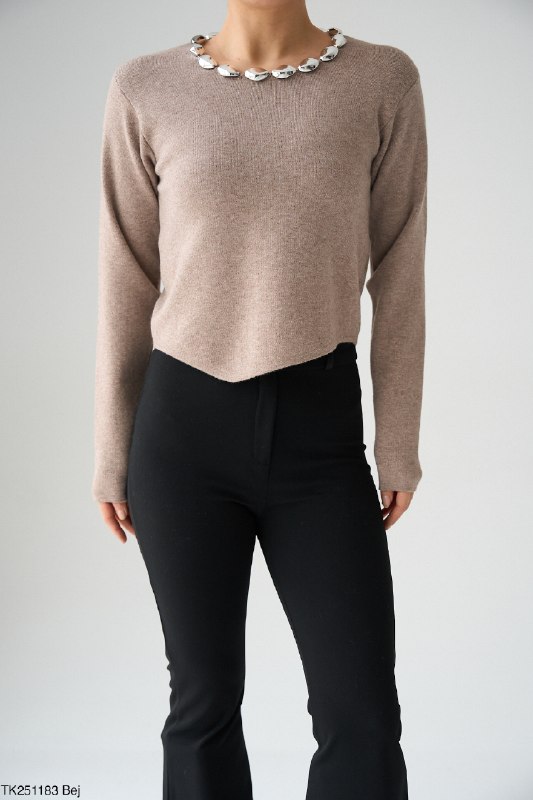 Image from a post by QU STYLE