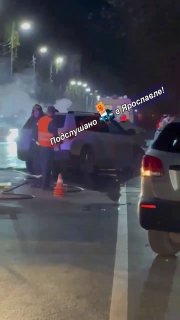 תאונה אירעה ברחוב מיאקובסקי בירוסלב לפי עדי ראייה, המכוניות התנגשו חזיתית. עורכי ביקשו מידע מהמשטרה: נשמע ב…