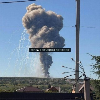 В Белгородской области прогремели мощные взрывыОб этом пишут телеграм-каналы «Пепел Белгород» и ASTRA со ссылкой на очевидцев. Изначально они сообщали, что взрыв мог произойти из-за падения российской авиабомбы. Сейчас же «Пепел Белгород» утверждает, что и
