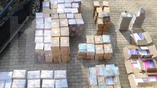 📕⛓ Дело издателей: аресты в «Эксмо». Что известно?Провластные СМИ, или присутствующие при обысках по адресам из дела против издательства «Эксмо» (или просто получившие от оперативников видео с них), сообщили: книжники якобы «разработали схему по распростра