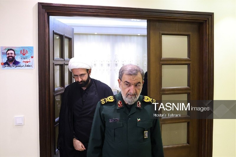 روزنامه جوان 🇮🇷: 🔻 حضور دبیر شورای عالی امنیت ملی در منزل شهید لاریجانی🇮🇷 @NewsJavan🔻 حضور دبیر شورای عالی امنیت ملی در منزل شهید لاریجان