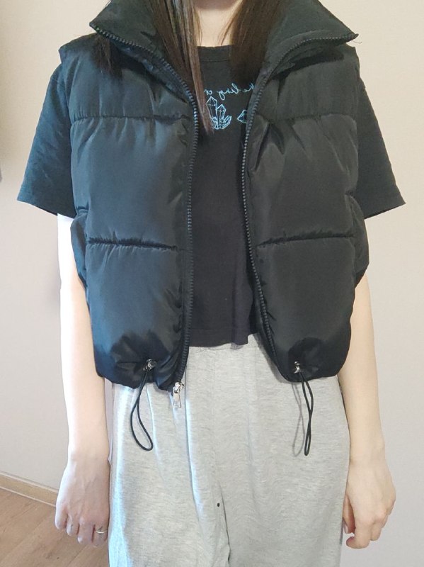 Жилет укороченный размер S-M цена 40 лари; — фото 1