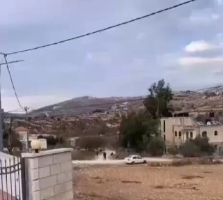 משהד של תגובת הצעירים להתקפת המתנחלים על הכפר יברוד, מזרחית לרמאללה.