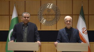 שר הפנים הפקיסטני: מנהיג המהפכה המנוח אמר לעאצם מוניר שבני האימאם עלי לא ירכינו ראש