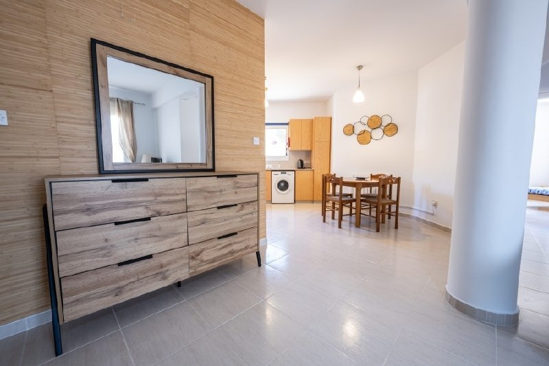 2-bed ground floor apartment with pool in Kato Paphos photo 4