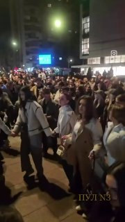 סרביה חוגגת את תבוסתו של ווצ'יץ' בבחירות לפרלמנט: "תומכי האופוזיציה יצאו לרחובות בלגרד וערים אחרות עם מוזיק…