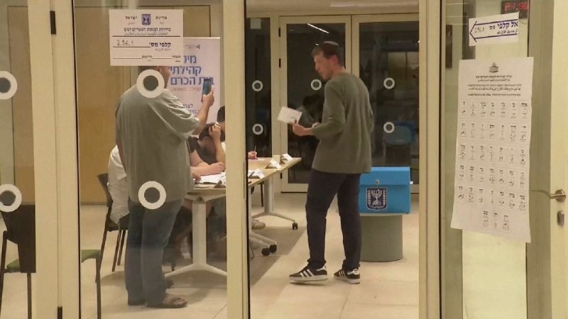 בחירות בישראל: סקרי יציאה מראים שאף מפלגה לא תופסת את רוב המושבים בפרלמנט [ערוץ חדשות עכשיו] הסתיימה ההצבעה…