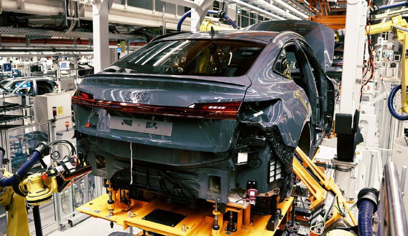 Audi не хватает комплектующих для производства электромобилей