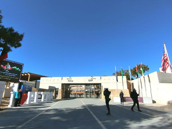 玫瑰色的古城~佩特拉之卡茲尼神殿、修道院