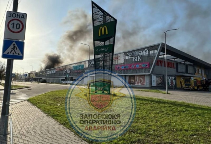 בבוקר בזפורוז'יה הותקף בניין מרכז קניות שאינו פועל, ופרצה שריפה, - ראש ה-OVA כפי שדיווחו כלי תקשורת מקומיים…
