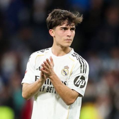 RealMadridCFNews | رئال مادرید سی اف نیوز: 💢 یک رئالی‌ دیگه در راه فولام آ اس 📝 :🔴انتقال مانوئل آنخل به فولام عملاً نهایی شده است.🔴رئال مادرید همان فرمول قبلی را ب