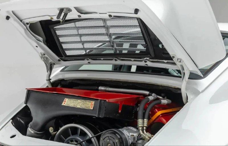 В Лондоне продают уникальный Porsche 911 Turbo S за 1,2 млн долларов 3