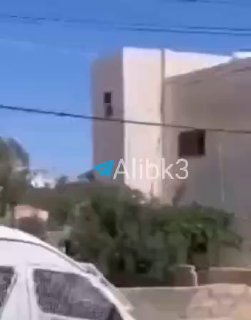 שרידי מזל"ט נופלים על בית בנפת קראק הירדני