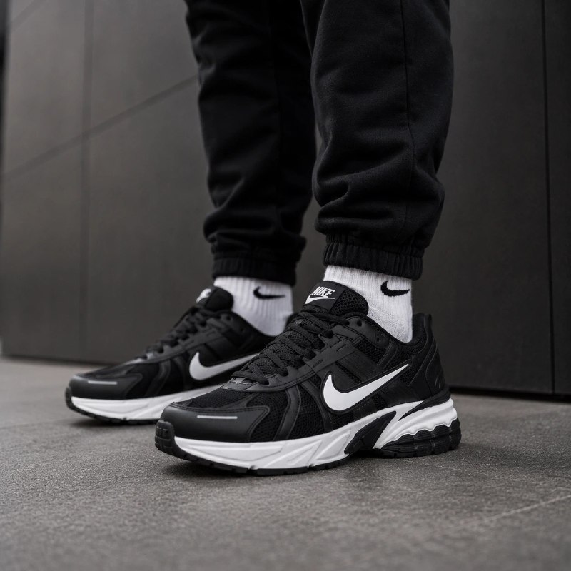 فروشگاه تخفیف آنلاین: کفش ورزشی نایک وی تو کی ران NIKE V2K RUN-مشکیراحتیِ کلاسیک در استایل مدرن! 👟اگر دنبال کفشی هستید که هم تو پیادهرویهای