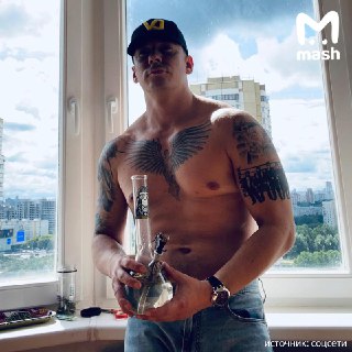 Первые кадры из квартиры Obe1Kanobe, в которой он выращивал марихуану. На видео — рэпер ознакомляется с документами и что-то невнятно говорит.  За самодельную нарколабораторию в своей жилплощади Канобовичу грозит до 20 лет лишения свободы.  ❗ Подписывайся…