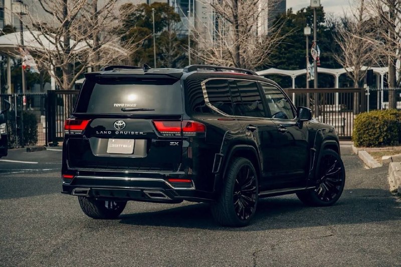 Liberty Walk разработал обвес для Toyota Land Cruiser 300 2