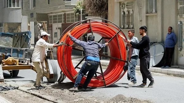 روزنامه ایران: ⭕ مدیر مخابرات تهران: شهرداری تهران از همت به بالا اجازه حفاری فیبر نوری نمی‌دهد🔹 مدیر مخابرات منطقه تهران با اشاره به م