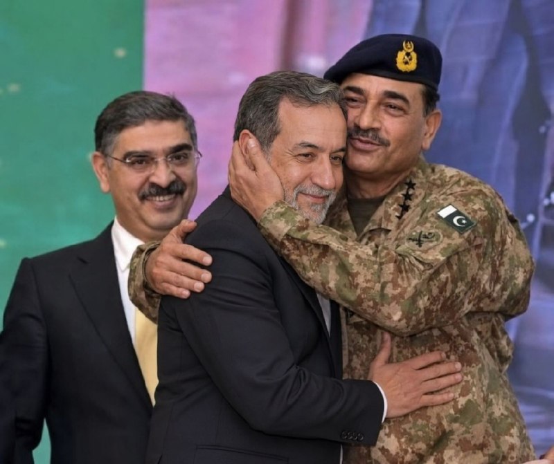 🇵🇰🇮🇷🇺🇸אפוטרופוס: אסים מוניר נמצא בקשר מתמיד עם ואנס, ויטקוף ואירקצ'י