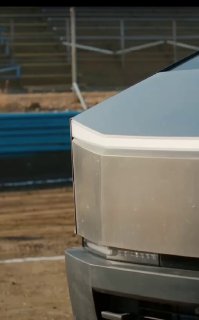 Tesla Cybertruck продолжает демонстрировать свою крутость. 💪Очередной тест на п