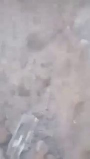 צפו בקטע מעניין המיוחס לחור בקוטר שנוצר לאחר מתקפת טילי האנסארולה האחרונה על מחנה סלאחודין במערב עדן.