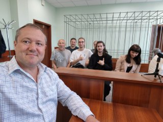 Суд прекратил дело красноярского журналиста о критике единороссовСуд Красноярска 9 июля прекратил дело против автора канала «Красньюс» Дмитрия Полушина о «возбуждении ненависти» к членам партии «Единая Россия», заметило 7x7. Протокол составили за слова на 