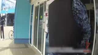 Новая цель украинских мошенников — военторги. Сыны собак разводят по старой схеме школьников и заставляют их идти поджигать военную форму в специализированных магазинах.Одного мальца задержали росгвардейцы в подмосковном Ступино сразу после того, как он по