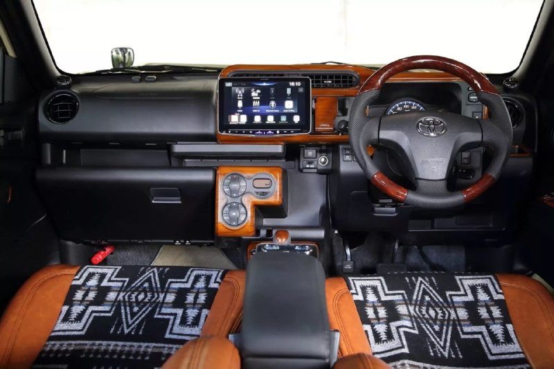 Японцы сделали Крузак из бюджетного универсала — Toyota Probox превратили в нечто похожее на Land Cr 3