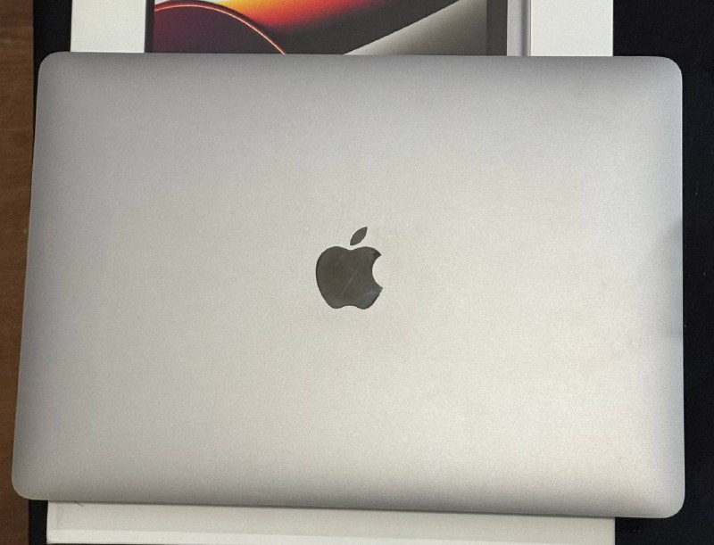 MacBook Air 2020 m1 Chip Grey 8ram 256ssd идеален во всех отношениях. В комплекте оригинальное заряд — фото 1