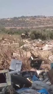 قوات الاحتلال تجرّف أراضي قرب مدخل قلقيلية الشرقي