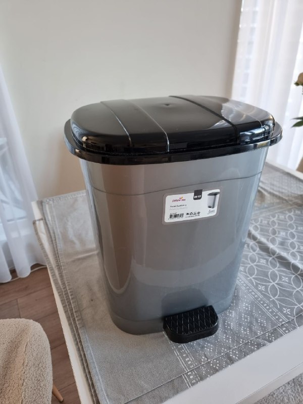 Продам серое педальное мусорное ведро