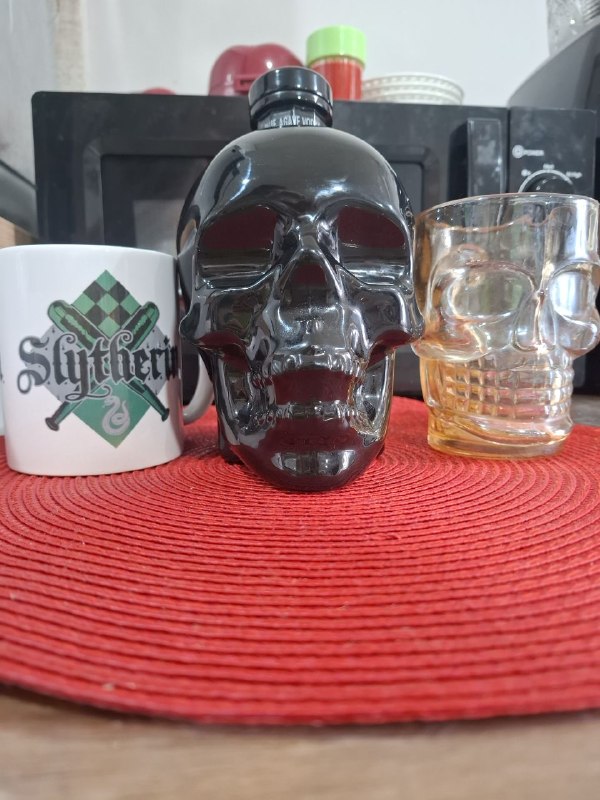 Продам кружку и бутылку Череп и кружку из Гарри Поттера за 50 лари. Писать в ЛС — фото 1