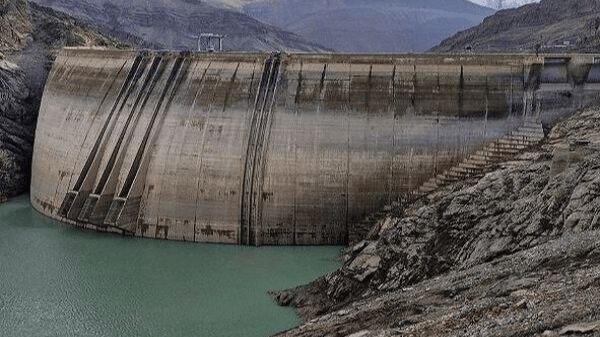 شرق: 🔺آبفای تهران: ذخایر سدهای تهران ۲۶ درصد استسخنگوی شرکت آب و فاضلاب استان تهران:🔹ذخایر سدهای پنجگانه تهران حدود ۲۲۰ میلی