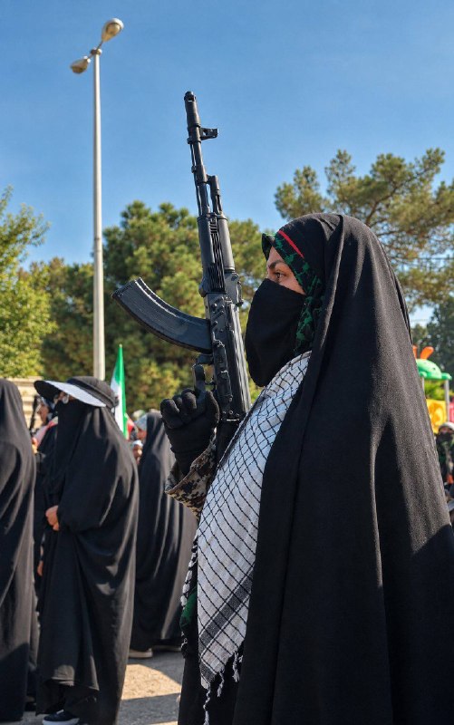 — 🇮🇷 New: As part of the national awareness and recruitment campaign 'Jenfeda', even women receive weapons training from the Revolutionary Guards