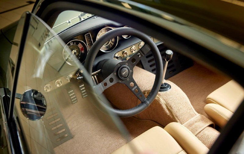 Классический Volvo P1800 получил современную версию Cyan GT 4