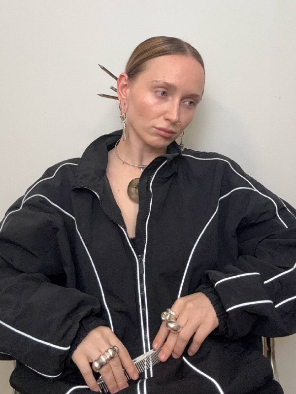 Постригла клиента и сняла видео с украшениями HAIRPIN MTЧерез час-два распишу проделанную работу с русым париком для кутюрного бренда свадебных платьев RARA COUTUREПостригла клиента и сняла видео с украшениями HAIRPIN MTЧерез час-два распишу проделанную работу с русым париком для кутюрного бренда свадебных платьев RARA COUTURE