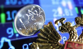 Пять новых цифр, подтверждающих замедление российской экономики и падение доходов граждан🔷 По итогам марта доля просроченных автокредитов в портфеле банков впервые с лета 2021 года превысила 6%, сообщает РБК. За два года она выросла в 1,7 раза. В денежном 