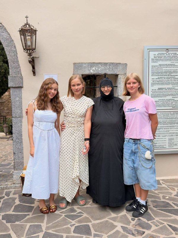 Юлия Пересильд в отпуске с семьей.