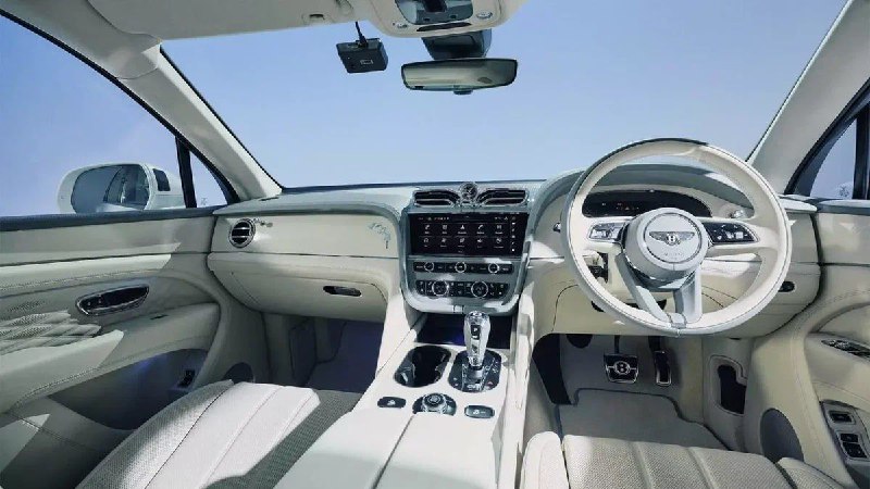 Bentley представила «свадебную» версию Bentayga — лимитированную Something Blue Collection для Япони 5