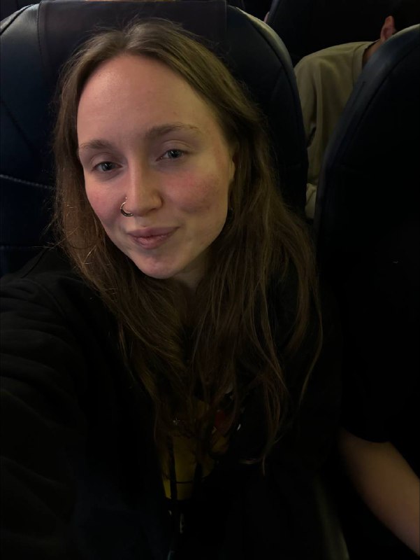 А сегодня мы в Архангельске ✌🏻❤️‍🔥Прилетели к родителям Лизы: хорошо проводить время и провожать последние дни лета. Здесь потрясающая природа и культурное наследие — церкви, храмы и другие исторические постройки.Собираюсь активно знакомиться с этими местами, почерпнуть для себя вдохновения, силы, смыслов, идей.По планам:- общаться с семьей и друг с другом;- съездить в Пинегу, где выросла мама Лизы;- наслаждаться культурой и природой;- пожить в доме на острове, играть в шахматы и париться в бане.Нацеливаемся на максимально кайфануть и выдохнуть перед рабочим сезоном... Постараюсь показать вам все это 🌹А сегодня мы в Архангельске ✌🏻❤️‍🔥Прилетели к родителям Лизы: хорошо проводить время и провожать последние дни лета. Здесь потрясающая природа и культурное наследие — церкви, храмы и другие исторические постройки.Собираюсь активно знакомиться с этими местами, почерпнуть для себя вдохновения, силы, смыслов, идей.По планам:- общаться с семьей и друг с другом;- съездить в Пинегу, где выросла мама Лизы;- наслаждаться культурой и природой;- пожить в доме на острове, играть в шахматы и париться в бане.Нацеливаемся на максимально кайфануть и выдохнуть перед рабочим сезоном... Постараюсь показать вам все это 🌹