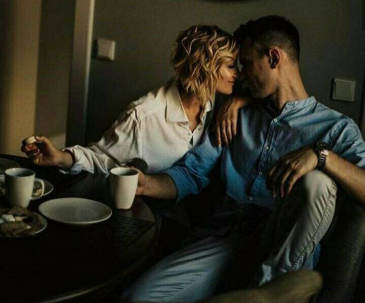 💕عشق زیبا💕: دوست داشتنِ یک شخص،فقط یک احساسِ قدرتمند نیست.احساس؛ممکن است بیاید و ممکن است برود.دوست داشتن یک تصمیم است‌‌،‌یک قضاوت ا