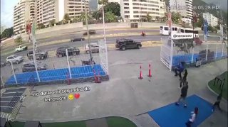 🇲🇨 BREAKING: A powerful explosion has been reported in Monaco after a person allegedly dropped off bags shortly before the blast.At least 3 people are injured, 2 critically. A major emergency plan is in effect and the suspect remains at large.Follow us -> LiveLeak