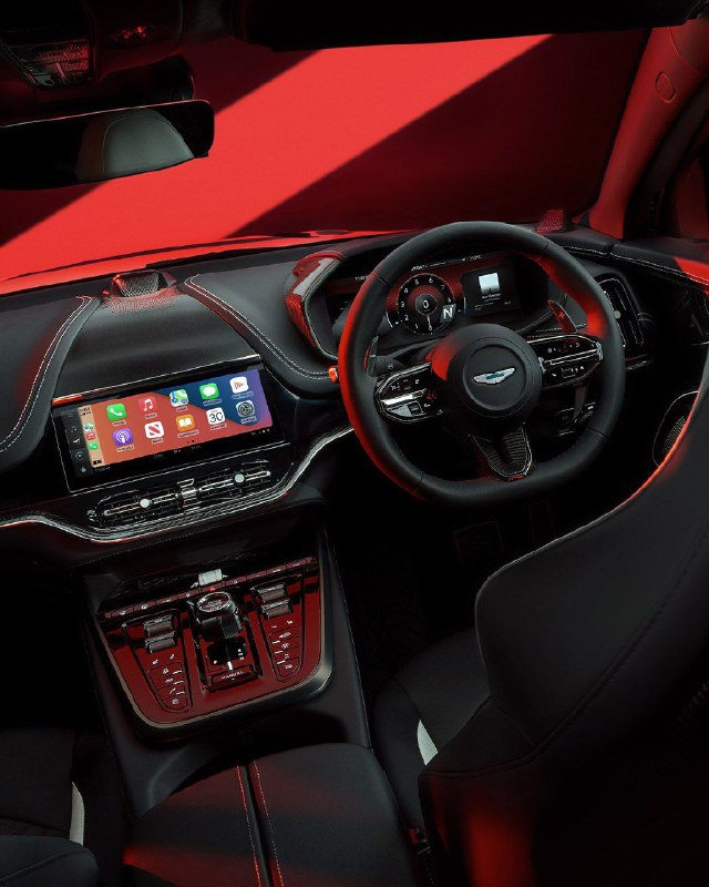 Aston Martin DBX S 4