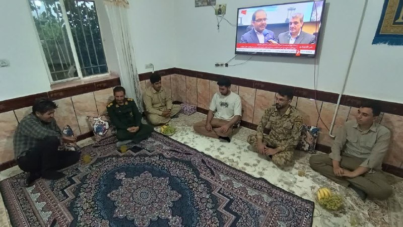 اخبار بخش سنخواست: دیدار با خانواده سربازانبه مناسبت تکریم و قدردانی از خانوادههای معظم سربازان، فرمانده محترم حوزه بسیج شهید مطهری بخش سن